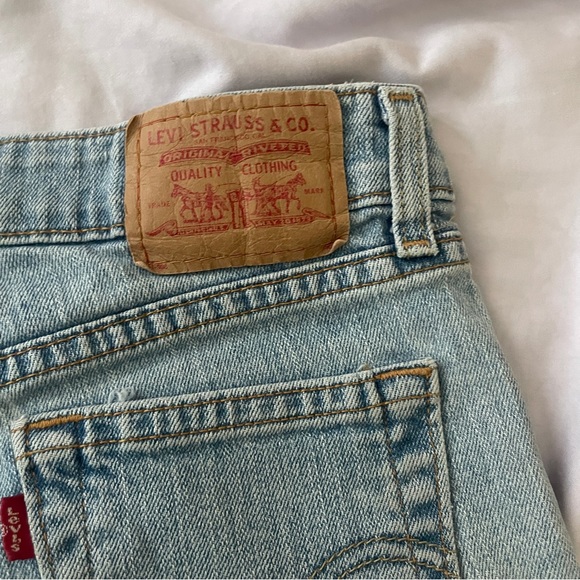 levi’s shorts - Picture 4 of 4